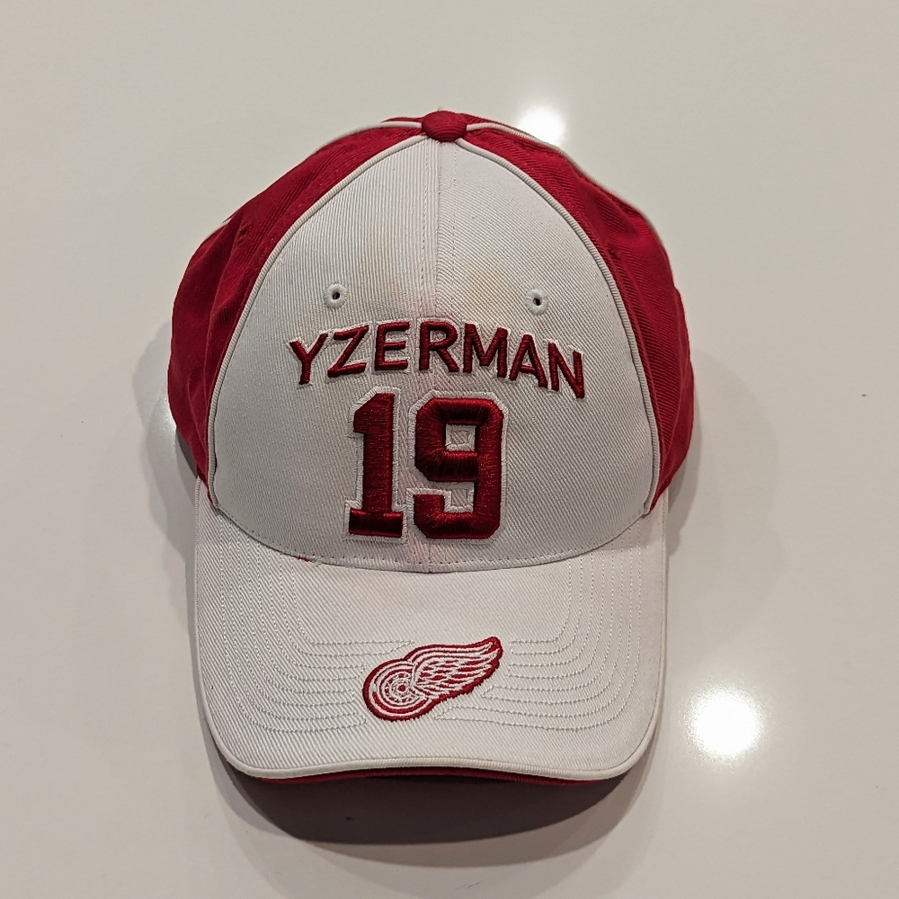 Retro Detroit RED WINGS NHL Steve Yzerman #19 Strap back Hat Cap